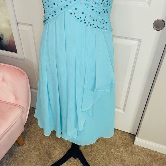 David’s Bridal F14847 Cascade Chiffon Strapless Dress size 4 - Picture 5 of 12